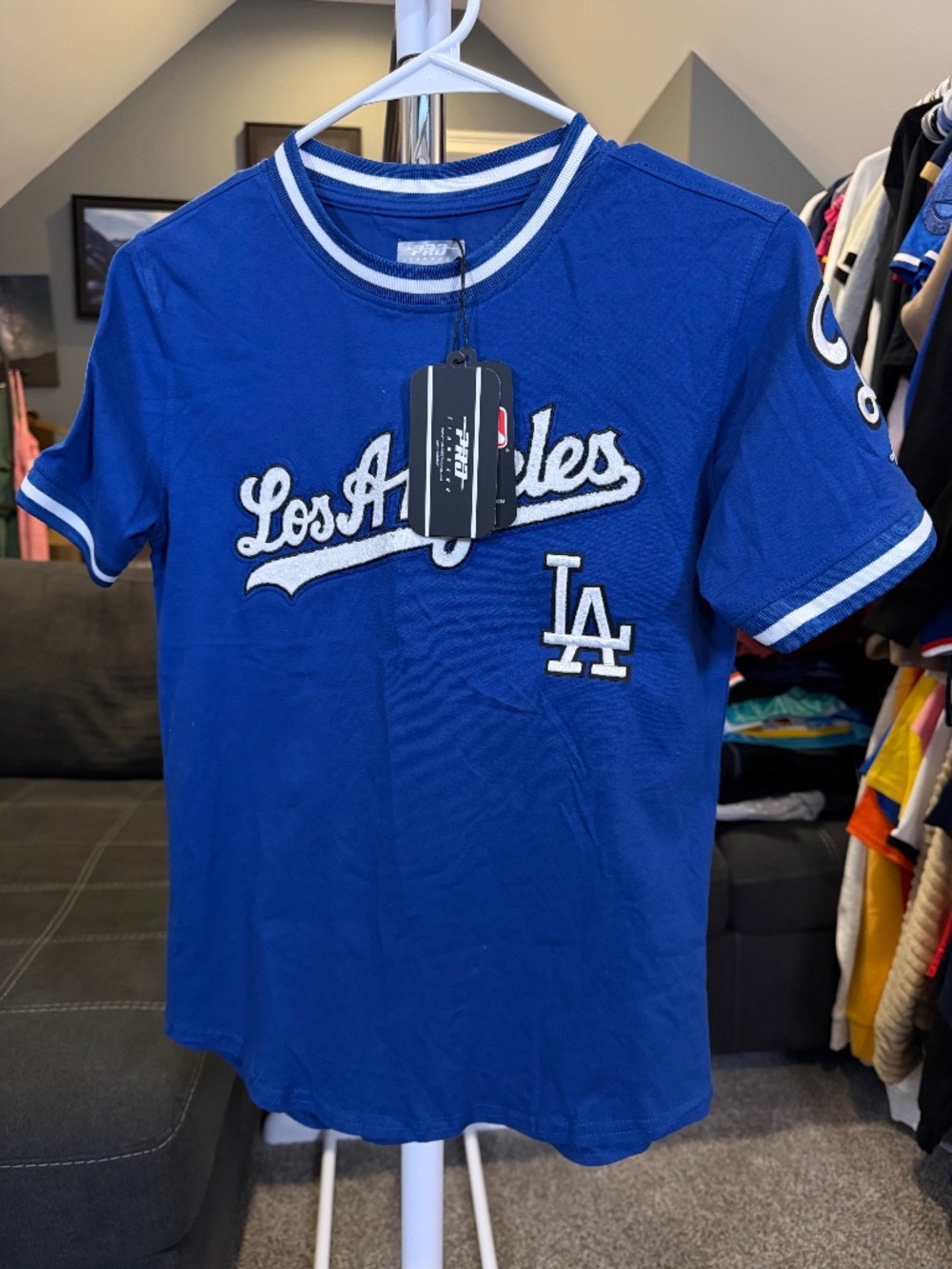 Los Angeles Dodgers Pro Standard Boys Classic Chenille T-Shirt – Blue – Size M (